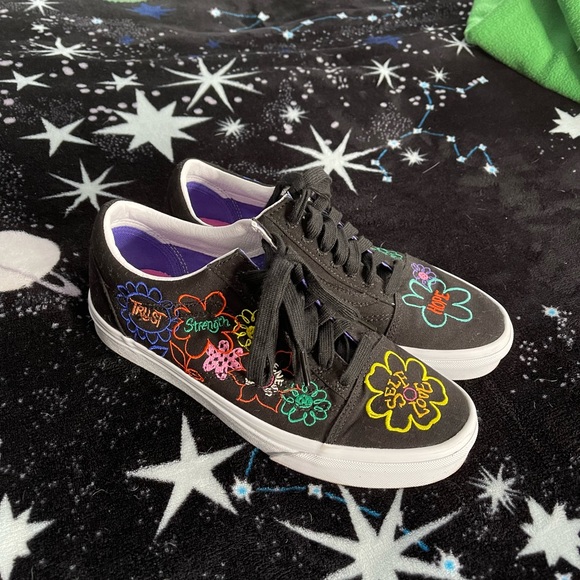 Embroidered old school vans - Picture 2 of 6